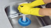 3 astuces pour déboucher un évier sans produits toxiques