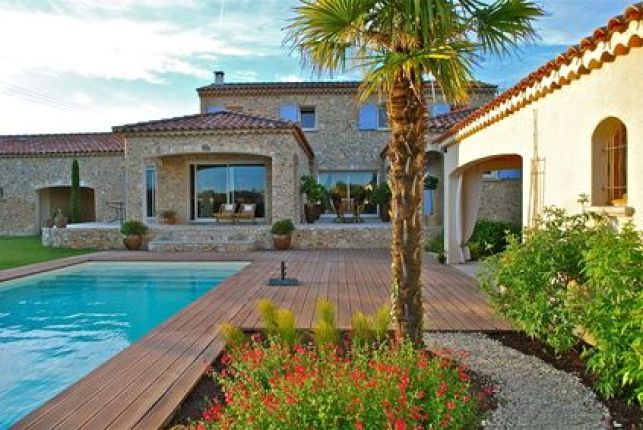 Acheter sa résidence secondaire en Franc - La maison en pierre de Provence 