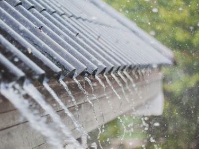 Bruit de pluie sur une véranda : comment le réduire ?