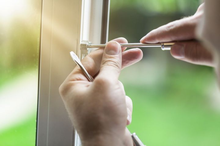 Changer la poignée d’une fenêtre Changer la poignée d’une fenêtre