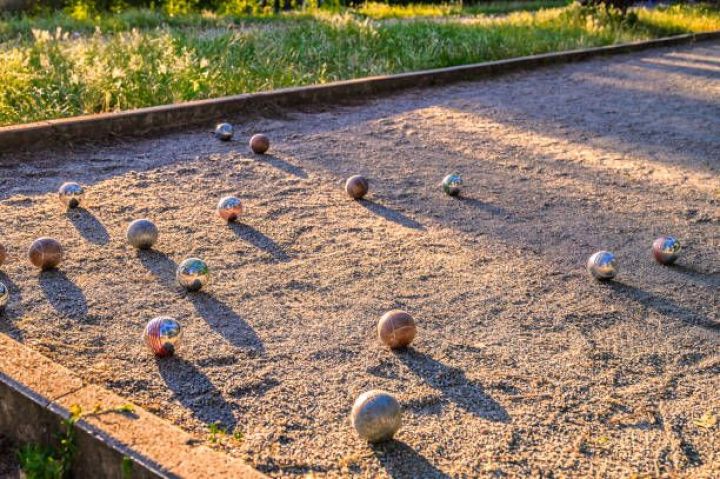 Comment construire un terrain de pétanque dans son jardin ? Comment construire un terrain de pétanque dans son jardin ?
