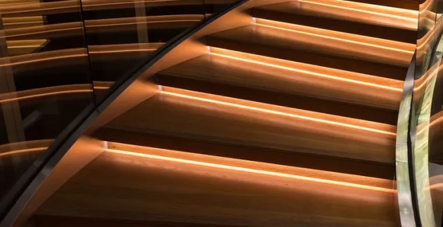 Comment décorer et illuminer mes escaliers grâce au ruban LED ?