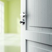 Comment dégonder une porte&nbsp;?