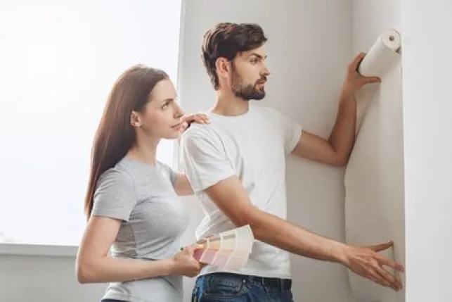 Comment enlever les bulles d’air sous un papier peint ?