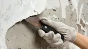 Comment enlever un crépi sur un mur&nbsp;?