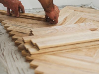 Comment enlever un vieux parquet ?