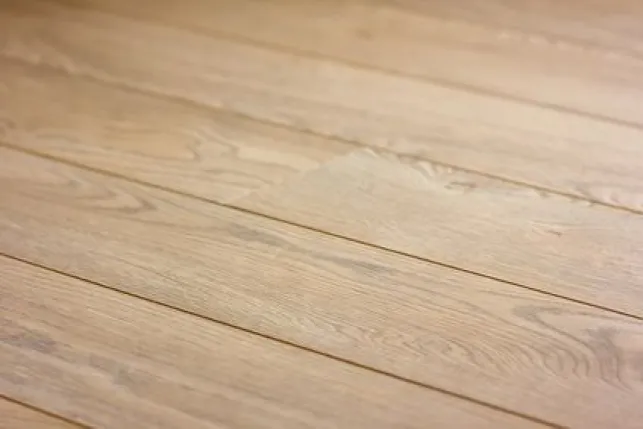 Comment enlever une tache sur un parquet ?