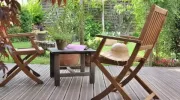 Comment nettoyer et raviver une terrasse en bois en 4 étapes&nbsp;?