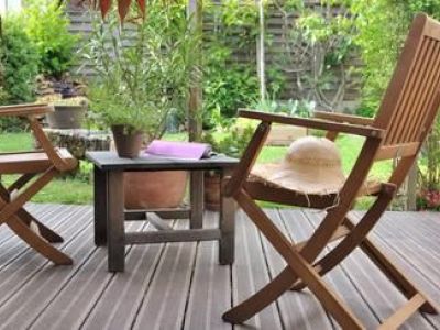 Comment nettoyer et raviver une terrasse en bois en 4 étapes ?