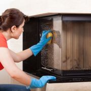 Comment nettoyer la vitre d'une cheminée