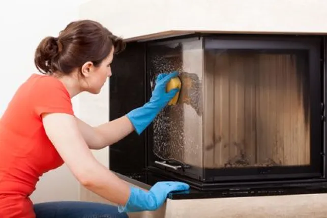 Comment nettoyer la vitre d'une cheminée