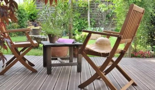 Comment nettoyer un salon de jardin en bois ou en teck ?