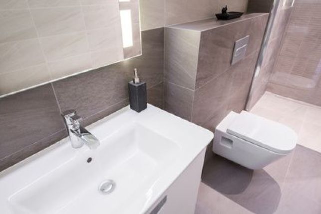 Comment optimiser l’espace dans une petite salle de bain ?