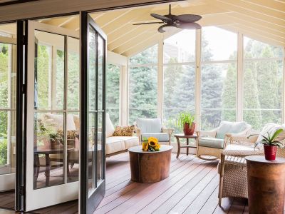 Comment rafraîchir sa véranda en été : 5 astuces !