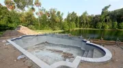Construction d’une piscine : les étapes de montage du bassin
