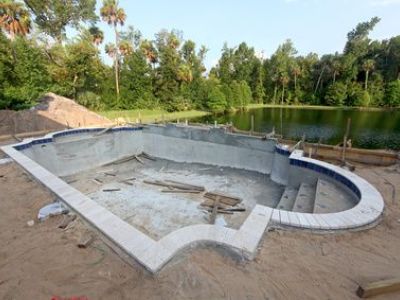 Construction d’une piscine : les étapes de montage du bassin