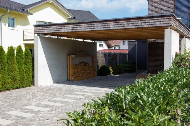 Construire un carport sans autorisation : quelles possibilités ?