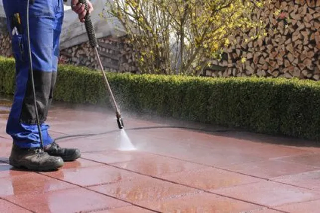 Décaper un carrelage de terrasse