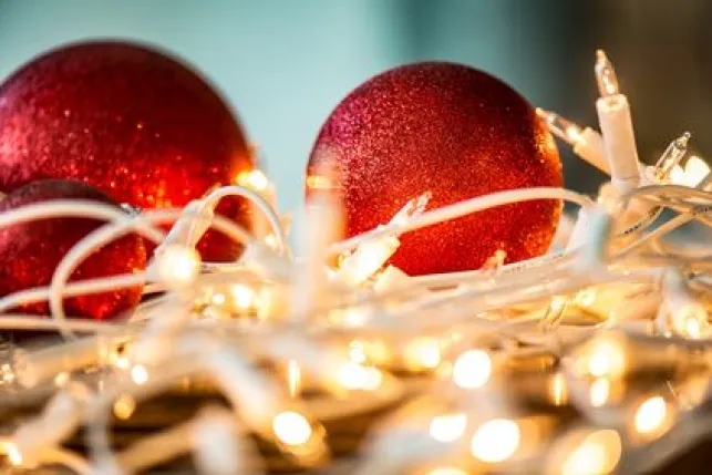 Décorer les boules de Noël soi-même