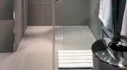 Douche à l'italienne en carrelage