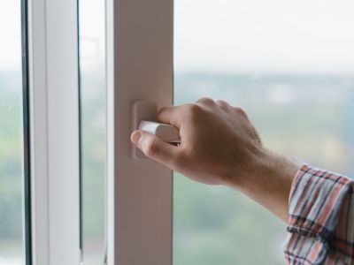 Durée de vie d’une fenêtre : savoir quand les changer ou les rénover