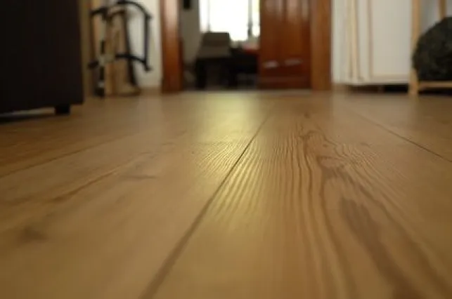 Ecart entre les lames d’un ancien parquet : que faire ?