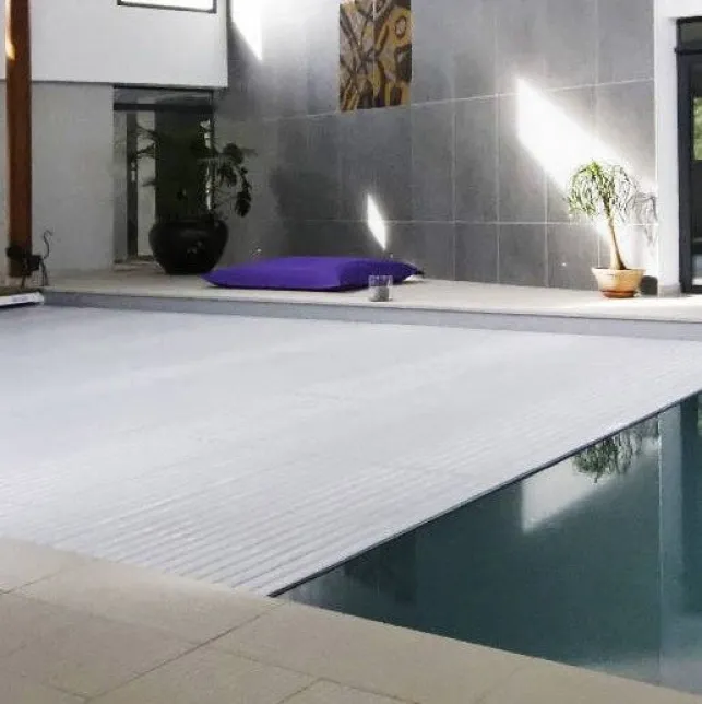 Un volet de piscine immergé personnalisable