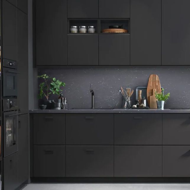 Une cuisine en angle noire tendance