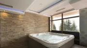 Installer un spa dans une pièce intérieure de la maison