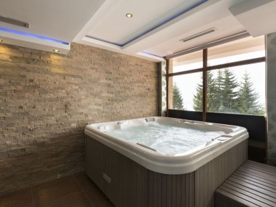 Installer un spa dans une pièce intérieure de la maison