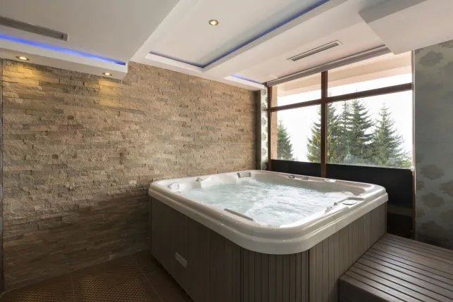 Installer un spa dans une pièce intérieure de la maison