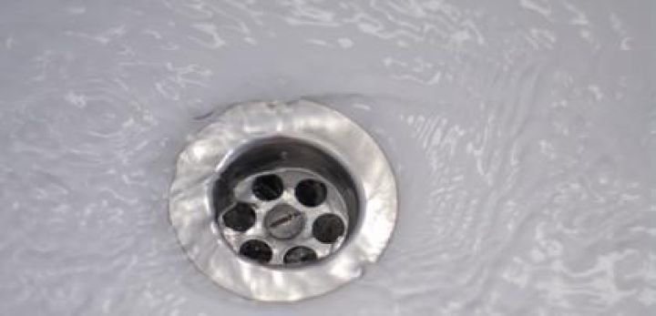 La bonde de douche pour l’évacuation de l’eau La bonde de douche pour l’évacuation de l’eau