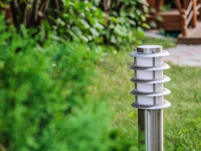 La borne lumineuse, un jardin bien éclairé