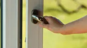 Porte-fenêtre : alu, bois ou PVC, comment la choisir&nbsp;?