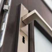 La porte palière d'appartement