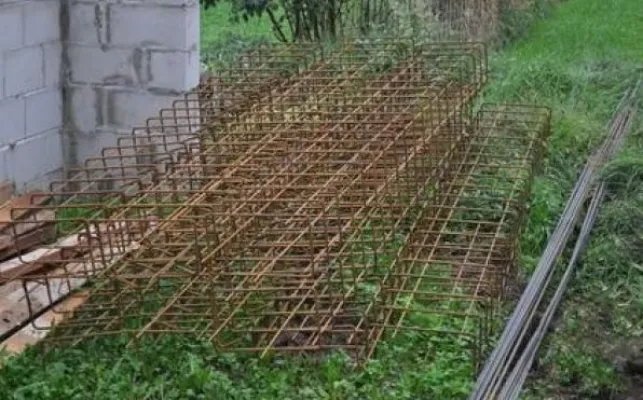 Le ferraillage qui entre dans la composition d'un mur en béton armé.