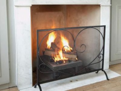 Le pare-feu d’une cheminée à foyer ouvert