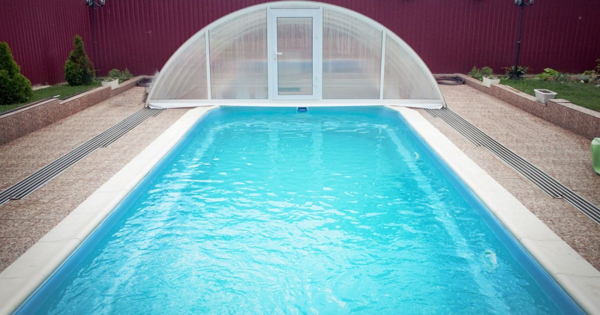 Abri de piscine : découvrez les différents systèmes d'ouverture