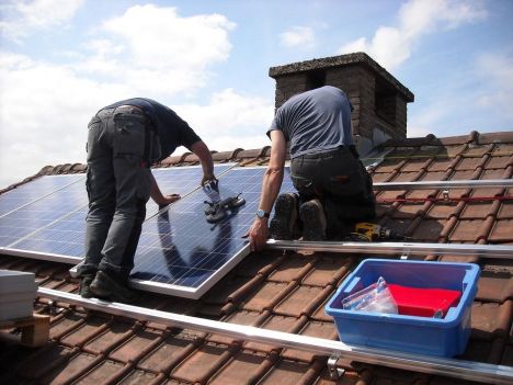 Installation d'un système photovoltaïque sur le toit d'un particulier en Haute-Vienne