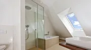 Les minis baignoires pour petites salles de bains