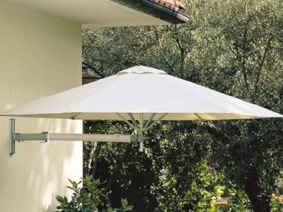 Les parasols muraux qui se fixent au mur