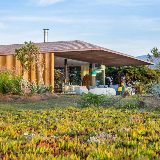 Une maison d'architecte intégrée dans le littoral corse