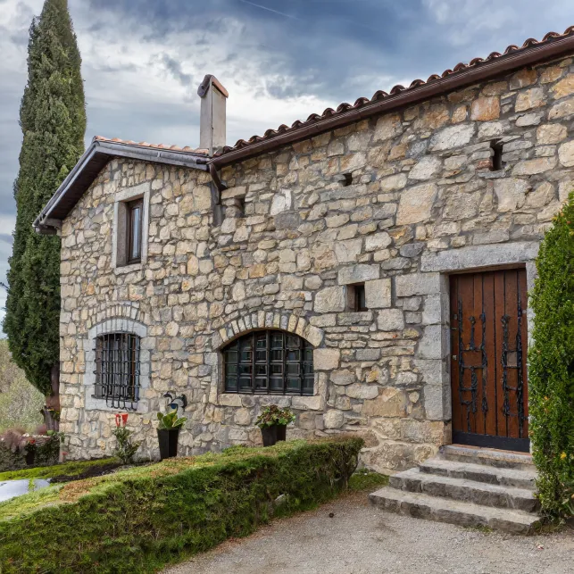 L'isolation d'une maison en pierre est indispensable pour un confort en hiver