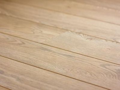 Mon parquet stratifié gondole, que faire ?