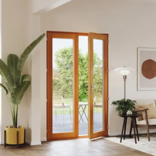 Les portes-fenêtres en bois apportent de l'élégance à votre entrée