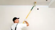 Peindre un plafond en couleur