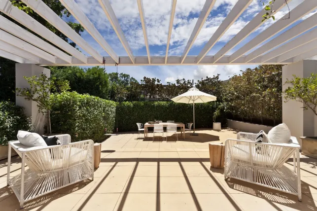 Pergola en PVC : pourquoi et comment la choisir ?