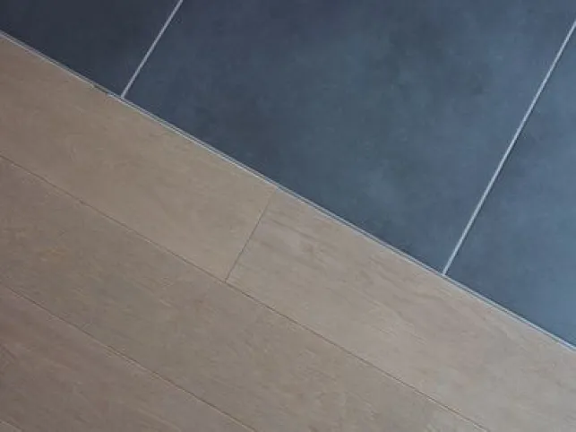 Peut-on poser du parquet sur du carrelage ?