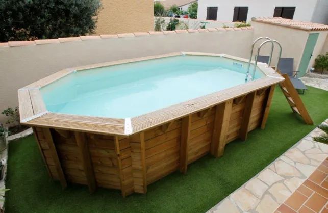 Piscine en bois octogonale allongée UBBINK disponible sur Happybois.fr