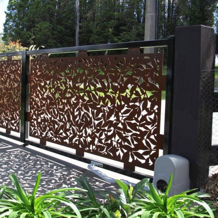 Un portail unique et original en acier corten Un portail unique et original en acier corten